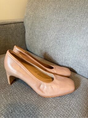 Clarks Women’s Nude Leather Mid-Heel Pumps
